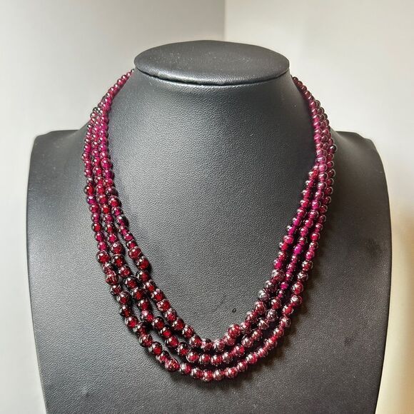 Three strands of SOLID GARNET graduated beaded necklace with silver tone clasp! - Picture 10 of 11